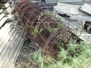 lot 1956 image: Variety of Metal Fencing Rolls and Pieces