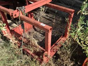 lot 1961 image: 3 point Tractor Dirt Scoop
