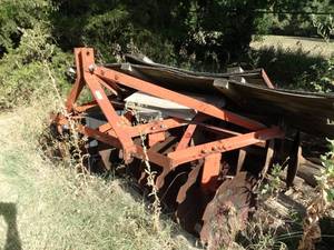 lot 1962 image: 3 point Tractor disc plow  Attachment