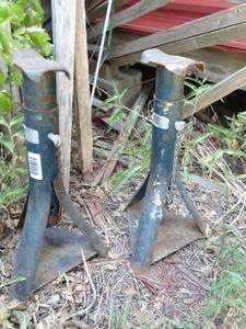 lot 1976 image: Jack Stands