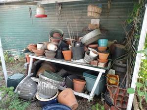 lot 1982 image: Lot of various flower pots