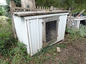 lot 1988 image: Metal Rabbit Hutch