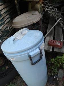 lot 1980 image: 2 Trash Cans
