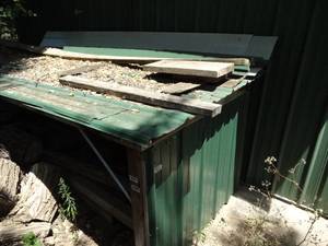 lot 1995 image: Just Metal Lean-To
