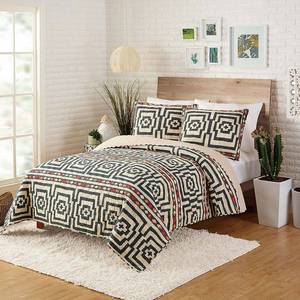lot 70711 image: Justina Blakeney by Makers Collective Hypnotic 3-Piece FullQueen Quilt Set