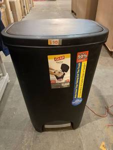 lot 37397 image: GLAD 20 GALLON STEP CAN WASTEBASKET