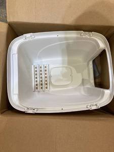 lot 49004 image: 2 PIECE WHIE KITTY LITTER BOX