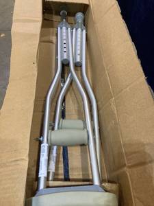 lot 49007 image: HOMECRAFT CHILDRENS CRUTCHES PAIR