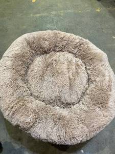 lot 49020 image: PLUSH PET BED MED- LARGE