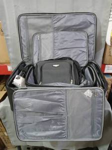 lot 49060 image: TRAVEL SELECT 4PC LUGGAGE SET, BLACK