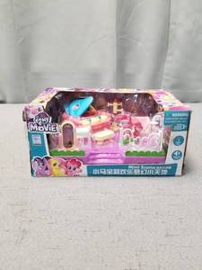 lot 3487 image: MY LITTLE PONG THE MOVIE MINI SCENE PLAYSET