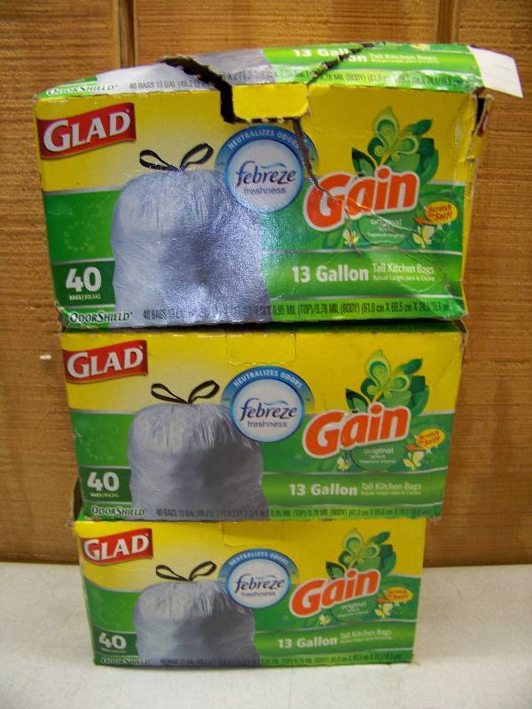 lot 7 image: 3 Boxes of Glad Febreze Gain Trash Bags