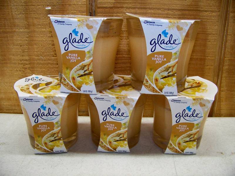 lot 8 image: 5 Glade candles