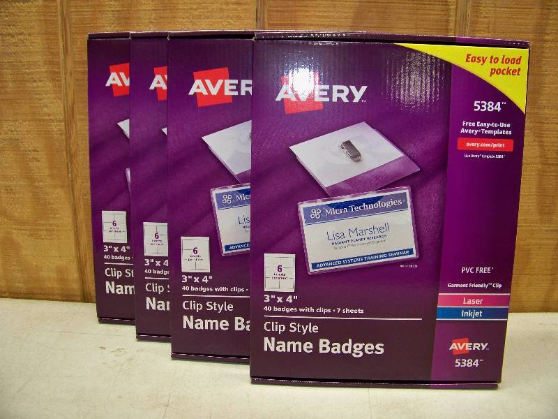 lot 14 image: 4 Packages Avery Clip Style Name Badges