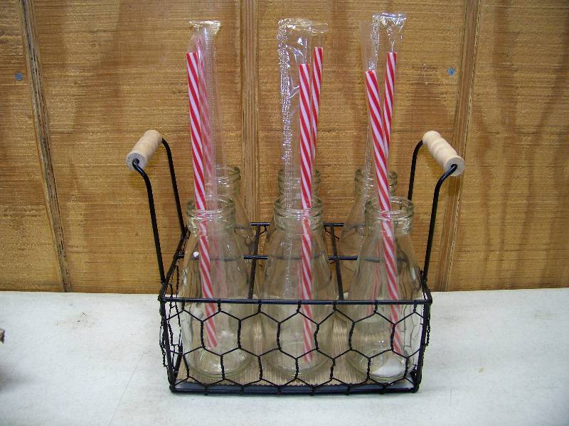 lot 17 image: Wire Basket Soda Bottle Table Top Display