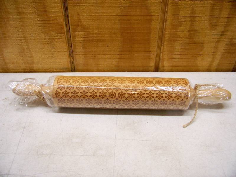 lot 26 image: Snowflake Embossed Wooden Rolling Pin