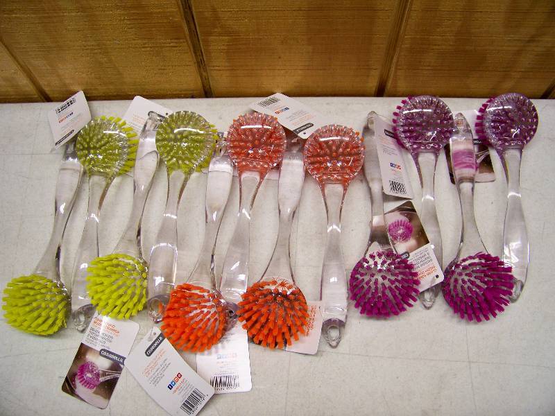 lot 55 image: 12 Casabella Clear Round Brush Scrubbers