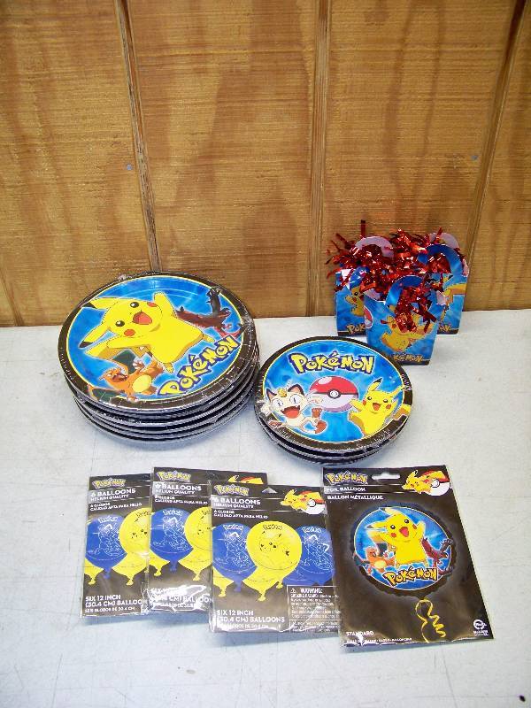 lot 88 image: Pokemon Pikachu Party Decorations