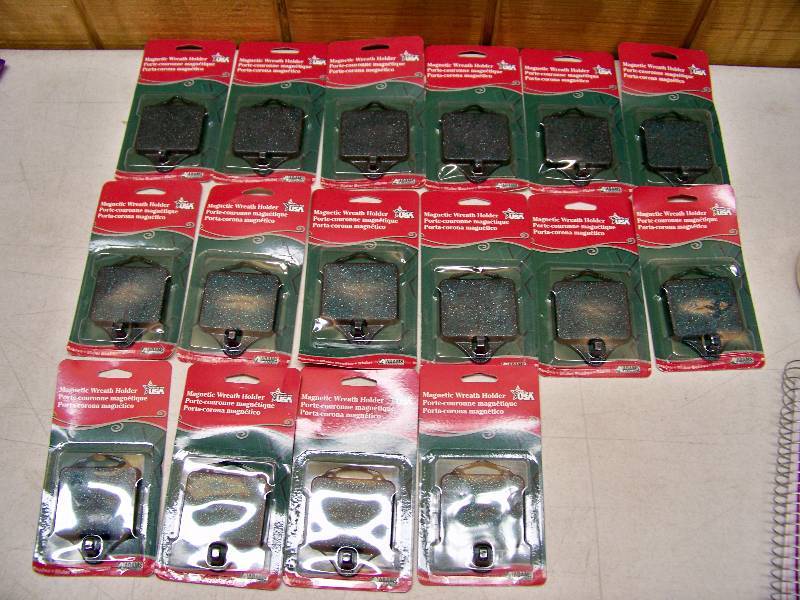 lot 122 image: 16 Magnetic Wreath Holders