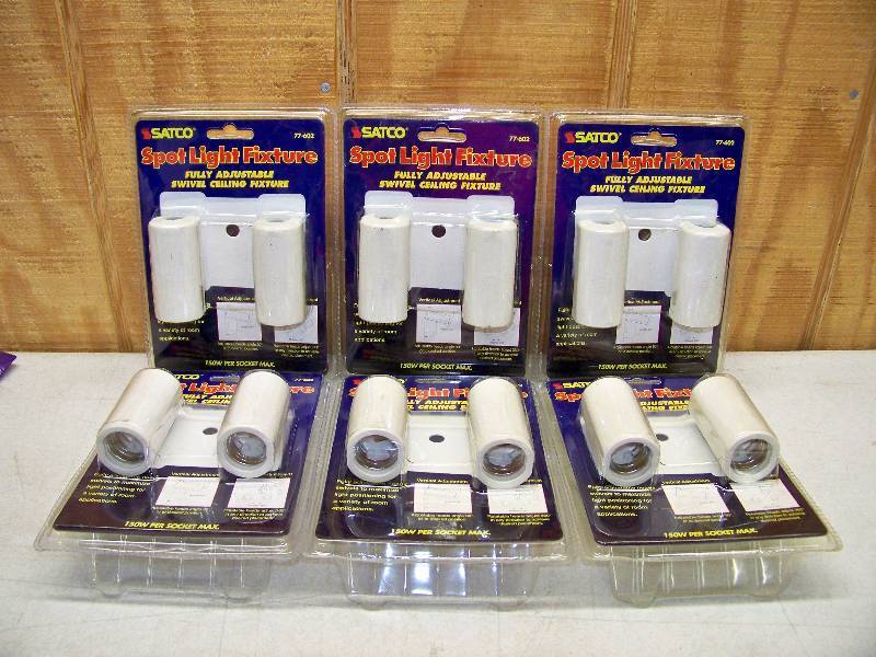 lot 124 image: 6 Satco Spotlight Fixtures
