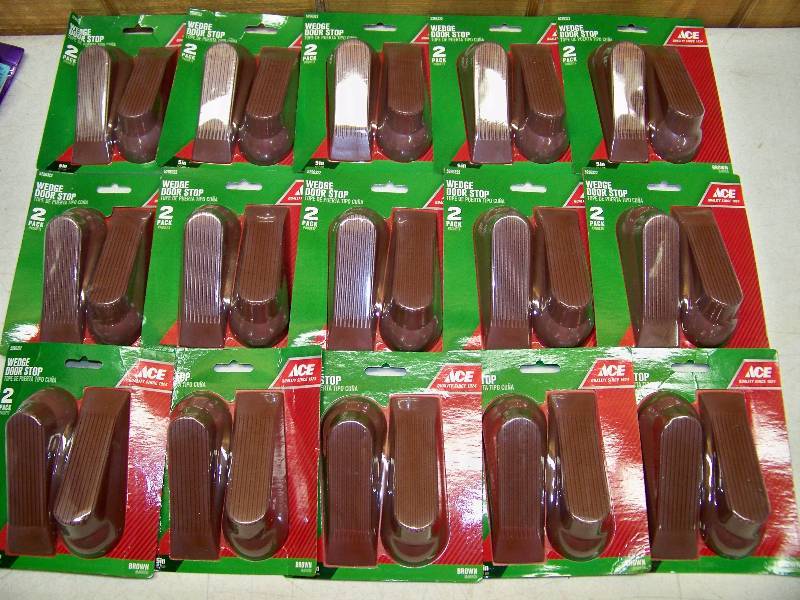 lot 125 image: 15 Packages of 2 Wedge Door Stops