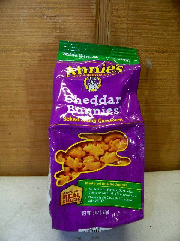lot 231 image: Case of 9 Bags Annies Homegrown Cheddar Bunnies