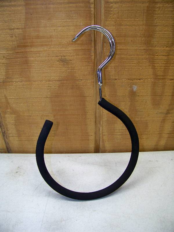 lot 287 image: Case of 50 Throw Hangers