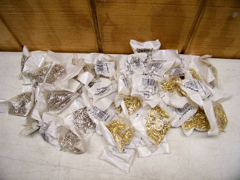 lot 292 image: 50 Packages of 100 Chain Connectors