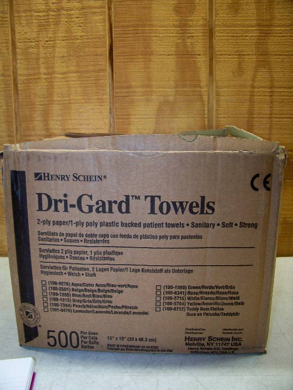 lot 321 image: Case of 500 Dri-Gard Towels