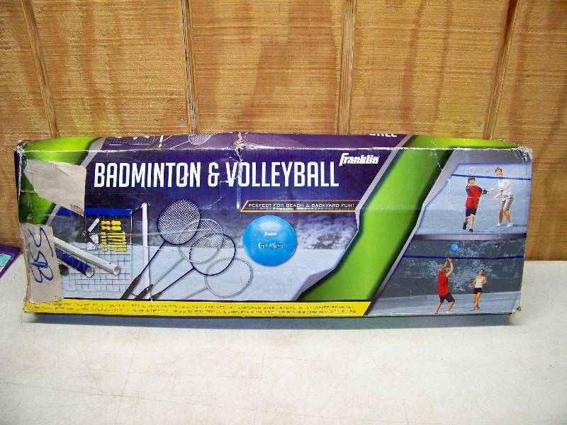 lot 326 image: Franklin Badminton and Volleyball Set