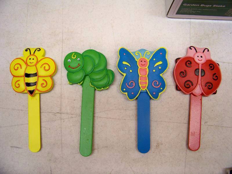 lot 384 image: 12 Garden Bug Stakes