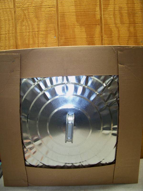 lot 405 image: 6 Metal Trash Can Utility Can Lids