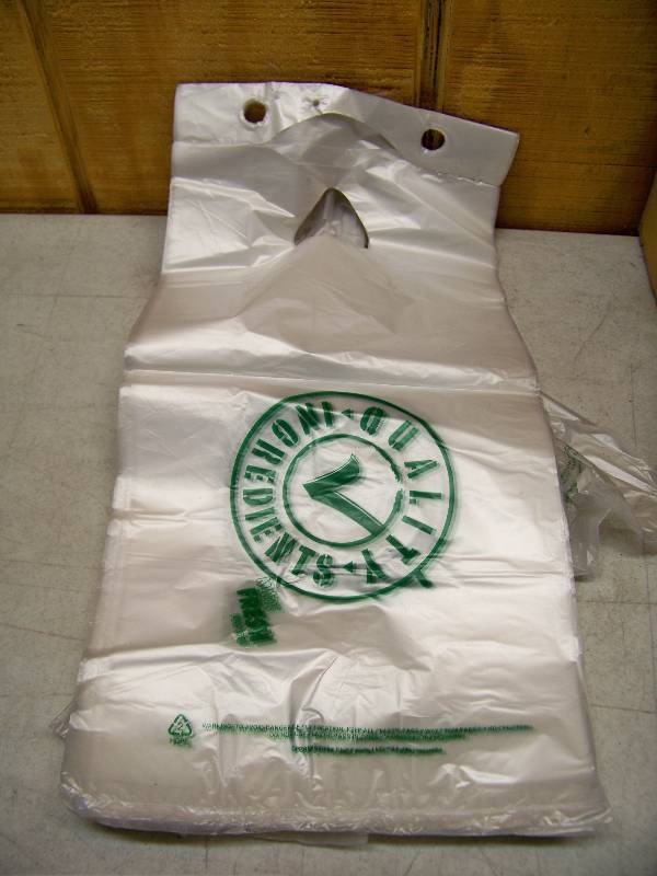 lot 418 image: 1000 Small T-shirt Type Bags
