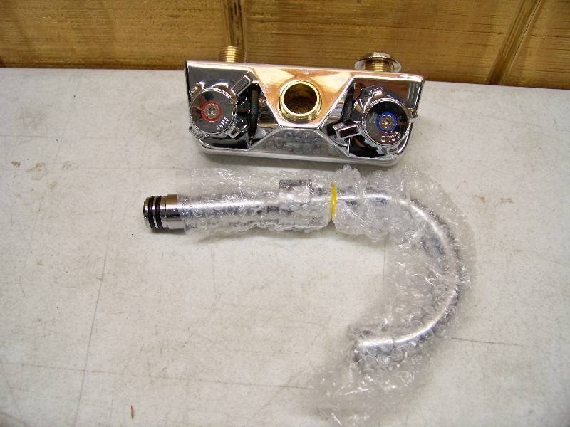 lot 462 image: Splash Mount Faucet