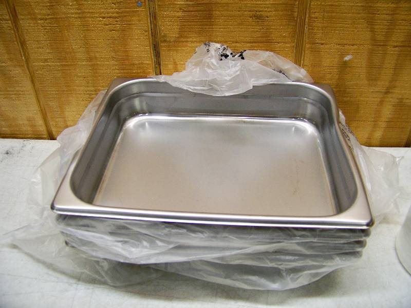 lot 470 image: 4 Winco Stainless Steel Steam Pans
