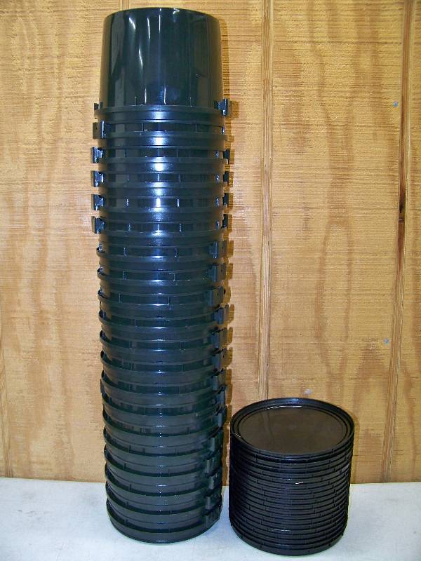lot 488 image: 20 Half Gallon Buckets or Pails with Lids