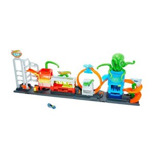 lot 12024 image: Hot Wheels Octo Car Wash Vehicle Playset