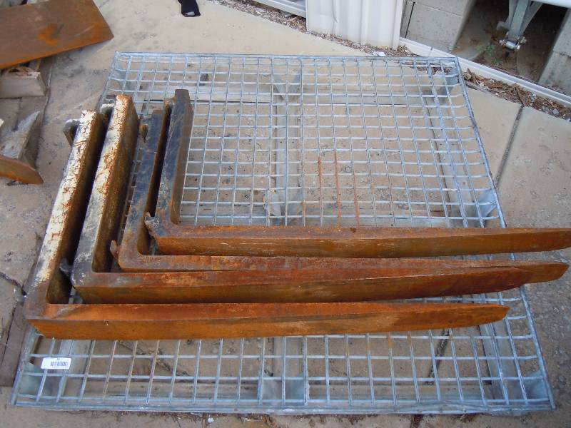 lot 33 image: 2 Pair of Forklift Forks