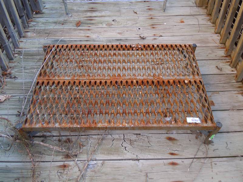lot 252 image: Dunnage Rack