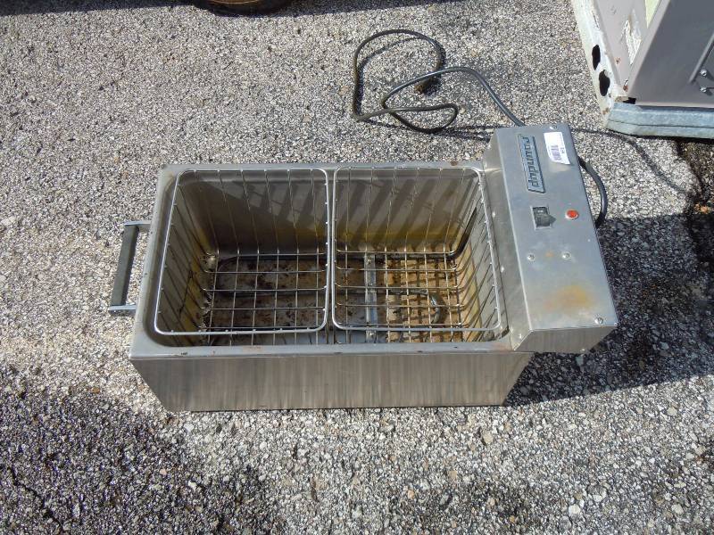 lot 264 image: Roundup Electric Fryer