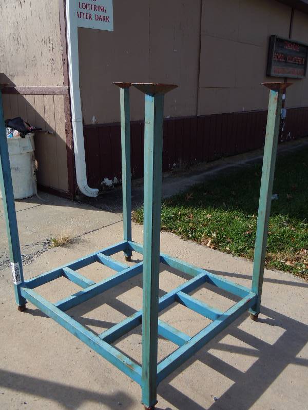 lot 633 image: Stack Racks Heavy Duty Metal Stand