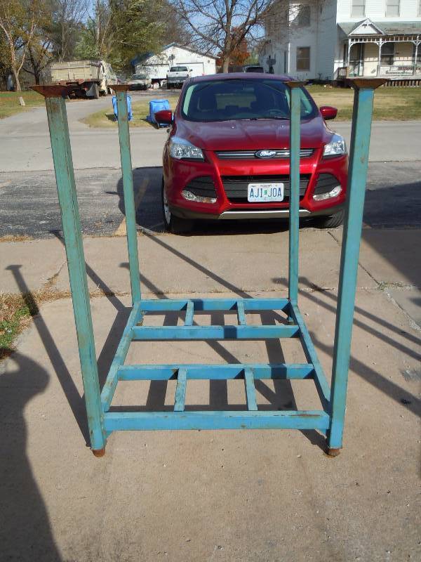 lot 632 image: Stack Racks Heavy Duty Metal Stand