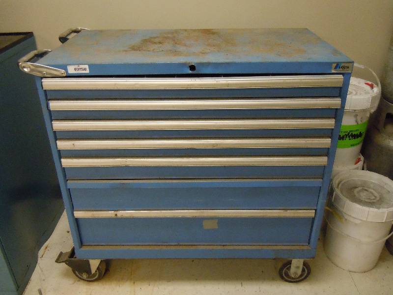 lot 69 image: Heavy Duty Rolling Cart