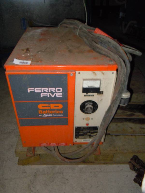 lot 278 image: Ferro Five Battery Charger