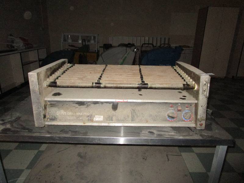 lot 7000 image: Hot Dog Rolller