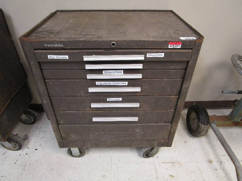 lot 76 image: Heavy Duty Rolling Cart
