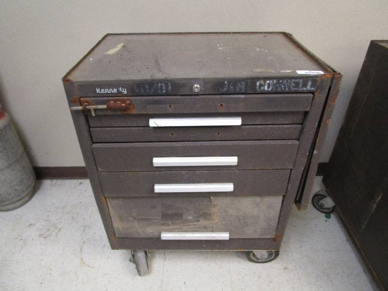 lot 88 image: Heavy Duty Rolling Cart
