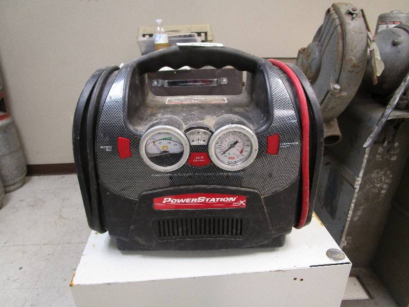 lot 95 image: Battery Charger