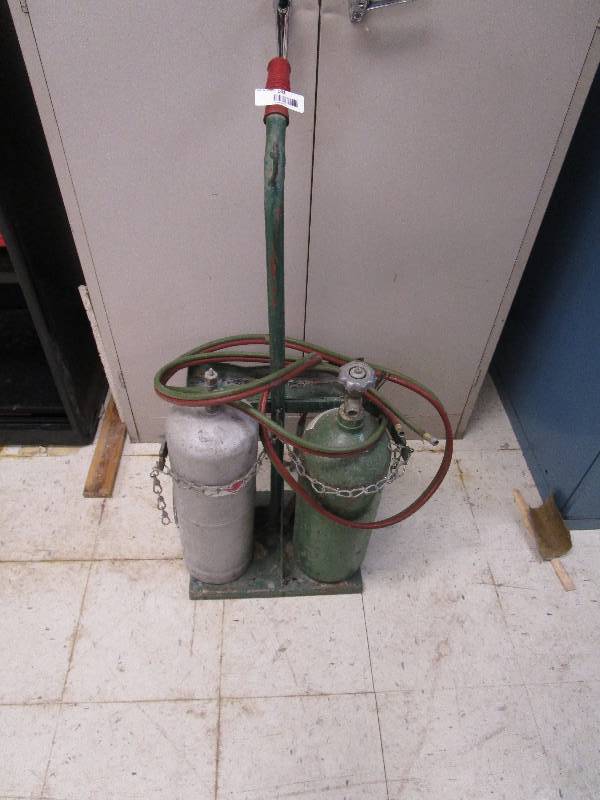 lot 141 image: Torch Tank Dollie with Tanks