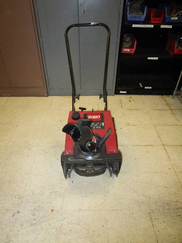 lot 147 image: Toro Snowblower